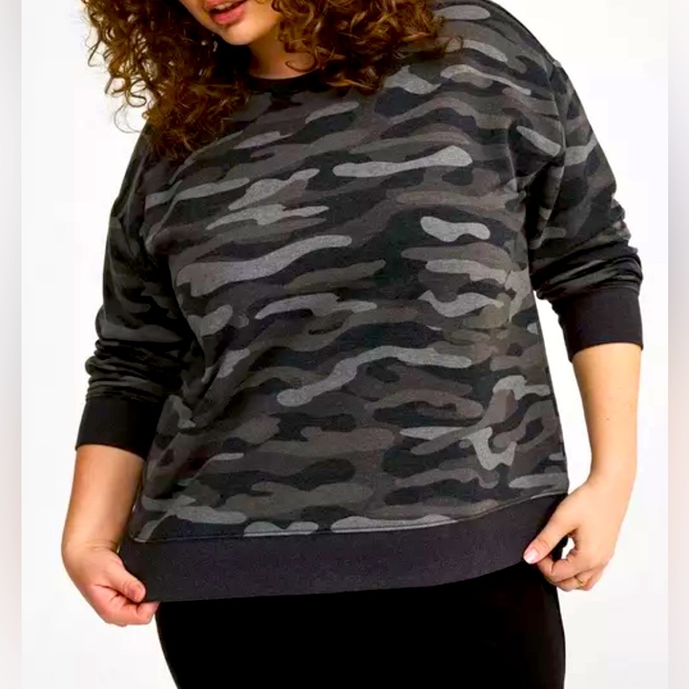 NWT Torrid brushed camo dropped shoulder sweatshirt, Torrid size 3